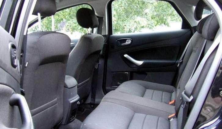 Ford Mondeo - auto Jamesa Bonda