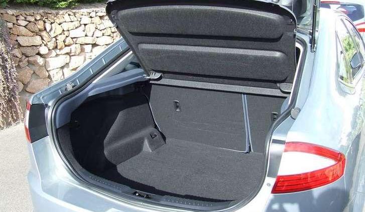 Ford Mondeo - auto Jamesa Bonda