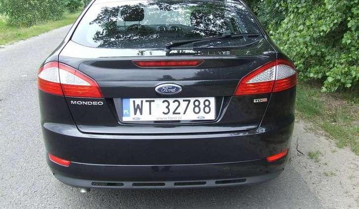 Ford Mondeo - auto Jamesa Bonda