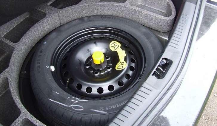 Ford Mondeo - auto Jamesa Bonda