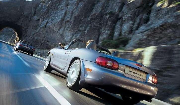 Najsłynniejszy roadster w historii motoryzacji - Mazda MX5