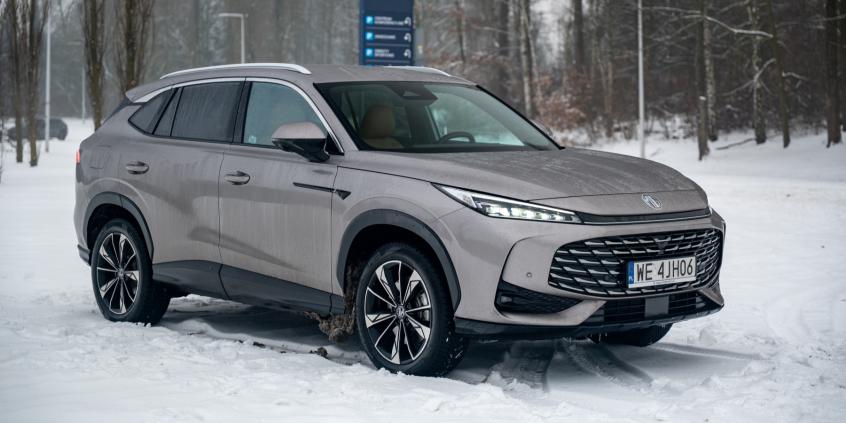 Porównanie: MG HS Hybrid+ Exclusive vs Nissan Qashqai e-Power Tekna+. Która hybryda lepsza?