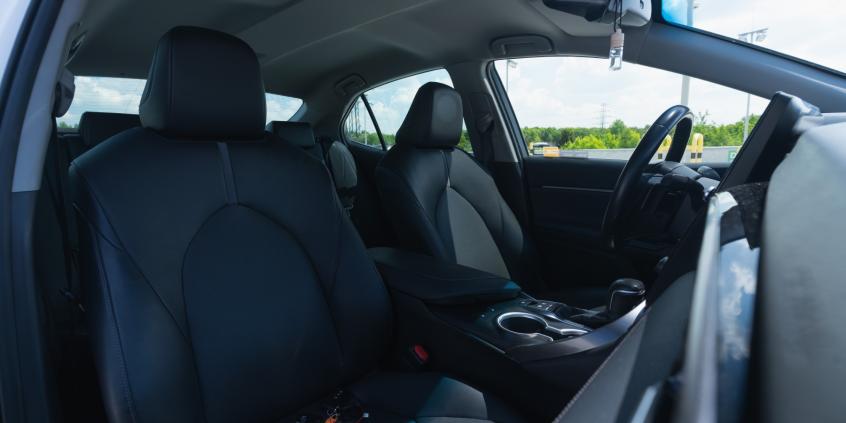 3-letnia Toyota Camry Hybrid Executive w cenie nowego Yarisa. Propozycja dla szukających świętego spokoju