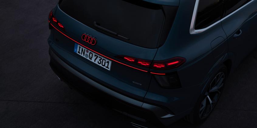 Nowe Audi Q7 z dieslem V6 i kosmicznymi światłami debiutuje na rynku. BMW i Mercedes mają poważny problem