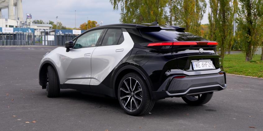 Toyota C-HR PHEV GR SPORT to przykład auta, które kupujemy oczami. Mnie kupiła czymś jeszcze