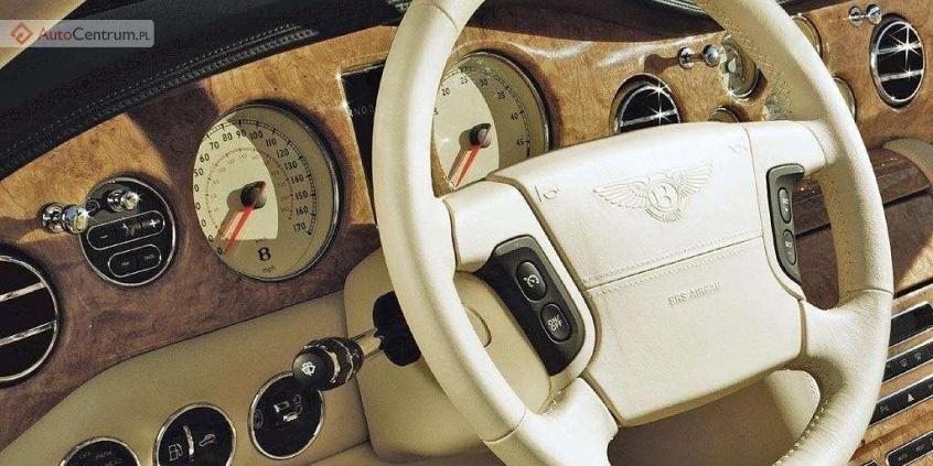 Bentley Azure - czerwona płachta na ekologów