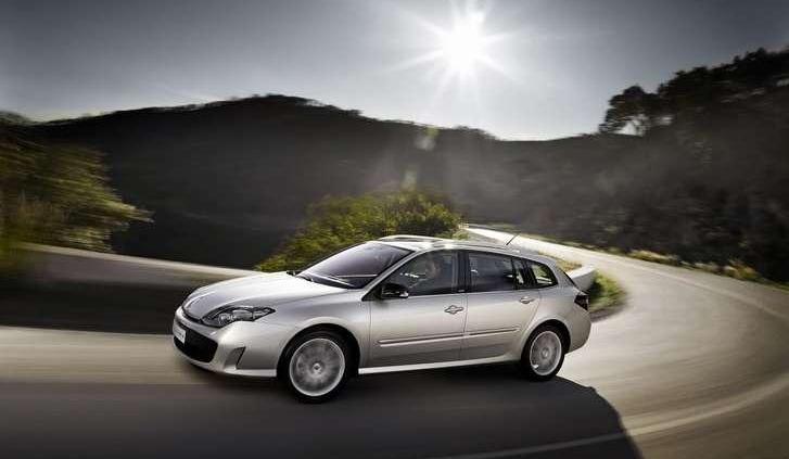 Renault Laguna GT z czterema skrętnymi kołami