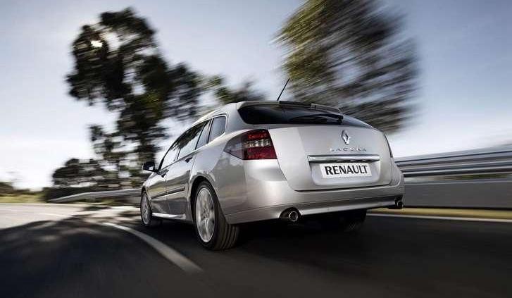 Renault Laguna GT z czterema skrętnymi kołami