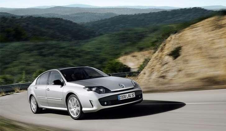 Renault Laguna GT z czterema skrętnymi kołami