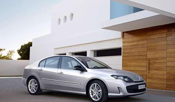 Renault Laguna GT z czterema skrętnymi kołami