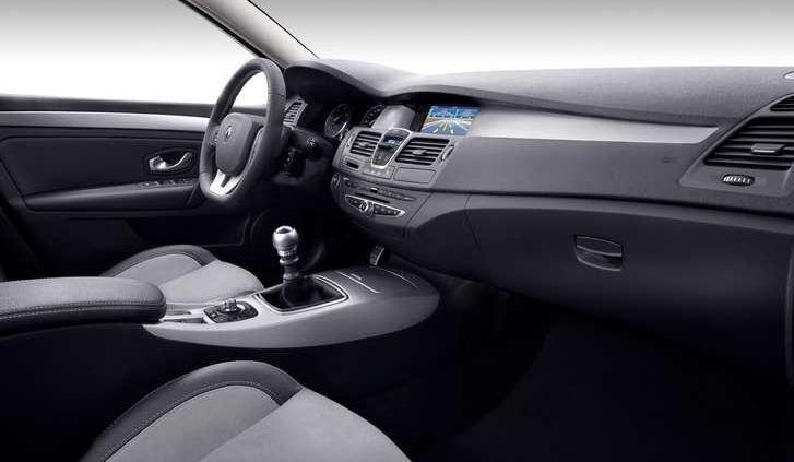 Renault Laguna GT z czterema skrętnymi kołami