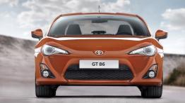 Toyota GT 86 - przód - reflektory włączone