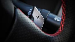 Toyota GT 86 - manetka zmiany biegów pod kierownicą