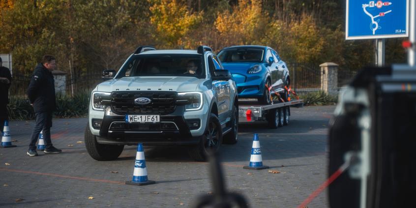 Ford Ranger PHEV udowadnia, że hybryda w pickupie ma sens. Pierwsza jazda