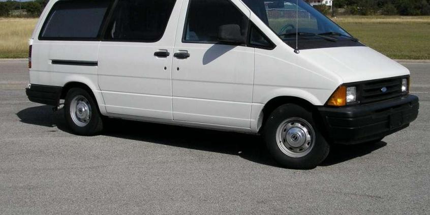 Ford Aerostar - kosmiczny twór