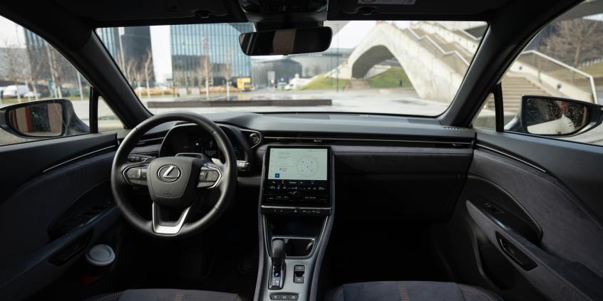 Lexus LBX E-Four Cool to wyjątkowe połączenie Mini i Toyoty. Ideał miejskiego premium