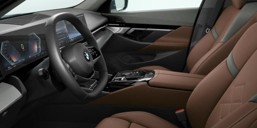 Nowe BMW Serii 5 zmienia wnętrze. Koniec klasycznego „garnituru” marki