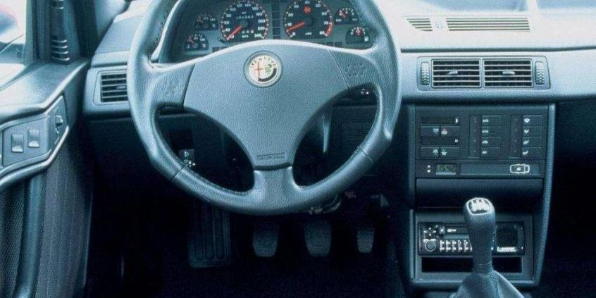 Alfa Romeo 155 - ostatnia kanciasta Alfa