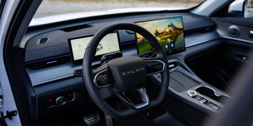 Porównanie: JAC JS8 Pro 1.5 T-GDI DCT vs Chery Tiggo 8 1.6 T-GDI DCT Prestige. Sprawdzam 7-osobowe chińskie SUV-y