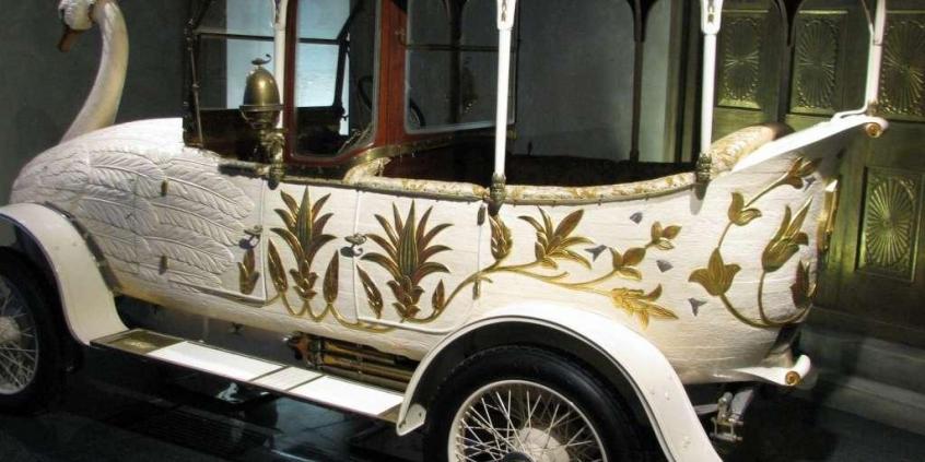 Brooke Swan Car - Dziwne kaczątko