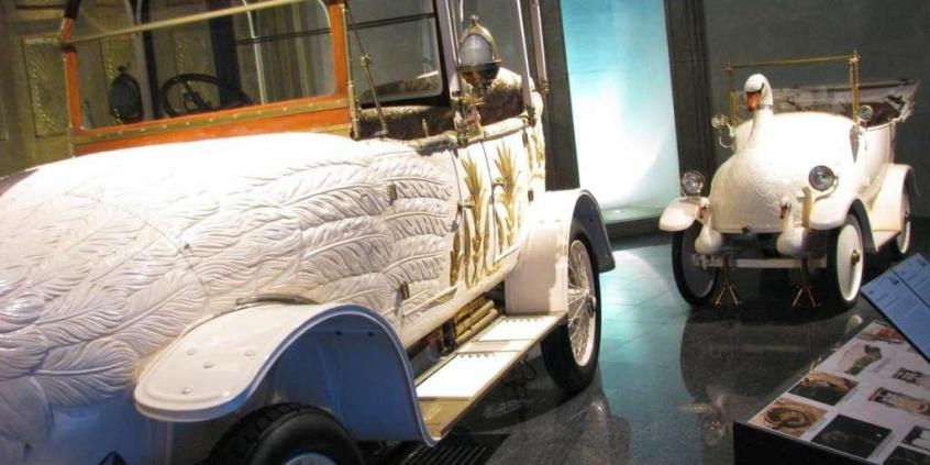 Brooke Swan Car - Dziwne kaczątko