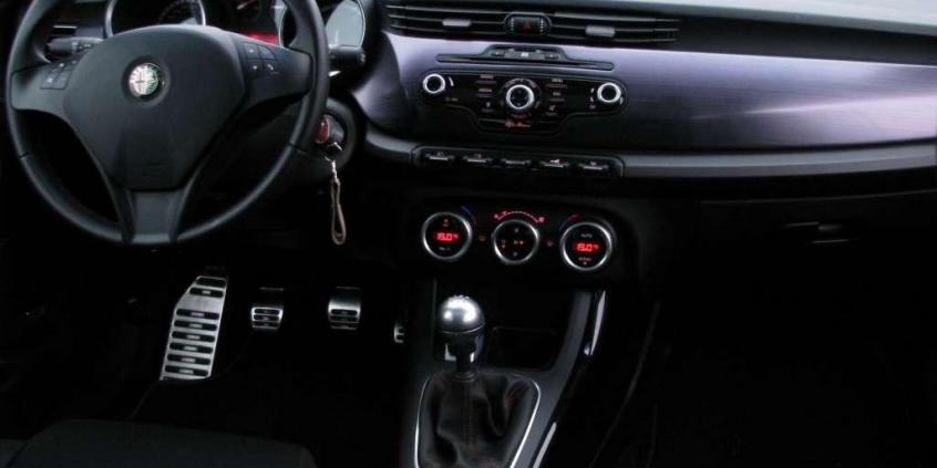 Alfa Romeo Giulietta Quadrifoglio Verde - Koniczynka na szybko