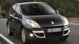 Renault Scenic 2009 - przód - reflektory włączone