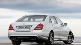Mercedes Klasa S 65 AMG 2009 - widok z tyłu