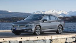 Volkswagen Passat (2019) - widok z przodu