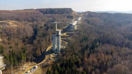 Wieża Mariacka zmieściłaby się pod najwyższą estakadą w Polsce. Przełom na budowie S19