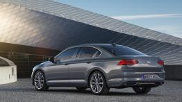 Volkswagen Passat (2019) - widok z ty?u