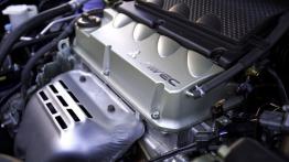 Mitsubishi Galant 2009 - maska otwarta