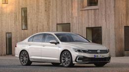 Volkswagen Passat (2019) - widok z przodu