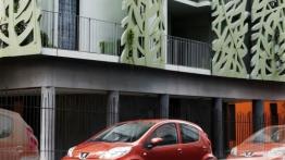 Peugeot 107 2009 - lewy bok