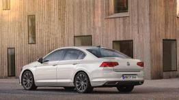 Volkswagen Passat (2019) - widok z tyłu