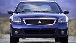 Mitsubishi Galant 2009 - widok z przodu