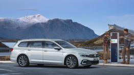 Volkswagen Passat (2019) - prawy bok