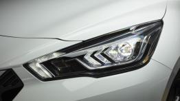 Nissan Micra N-Sport - lewy przedni reflektor - w??czony