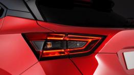 Nissan Juke II (2019) - lewy tylny reflektor - w³±czony