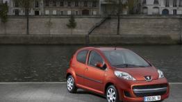 Peugeot 107 2009 - widok z przodu