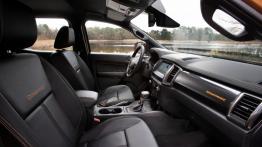 Ford Ranger (2019) - widok ogólny wnętrza z przodu