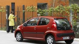 Peugeot 107 2009 - lewy bok