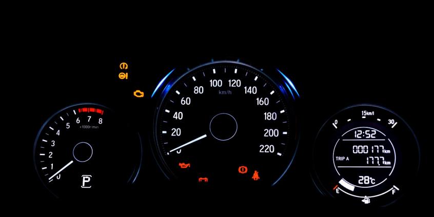 Uszkodzony czujnik poziomu oleju – objawy usterki