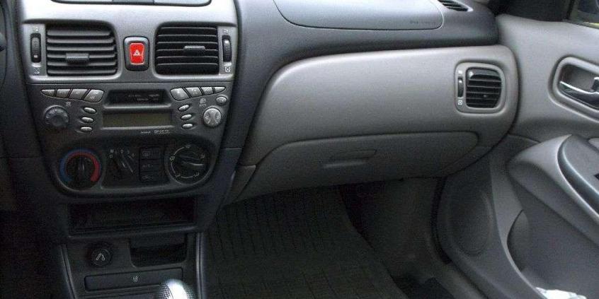 Z drobnymi problemami - Nissan Almera N16 (2000-2006)