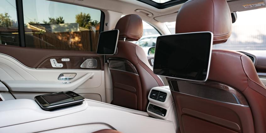 Import samochodów z Dubaju – koszty, formalności, ciekawostki i praktyczne wskazówki