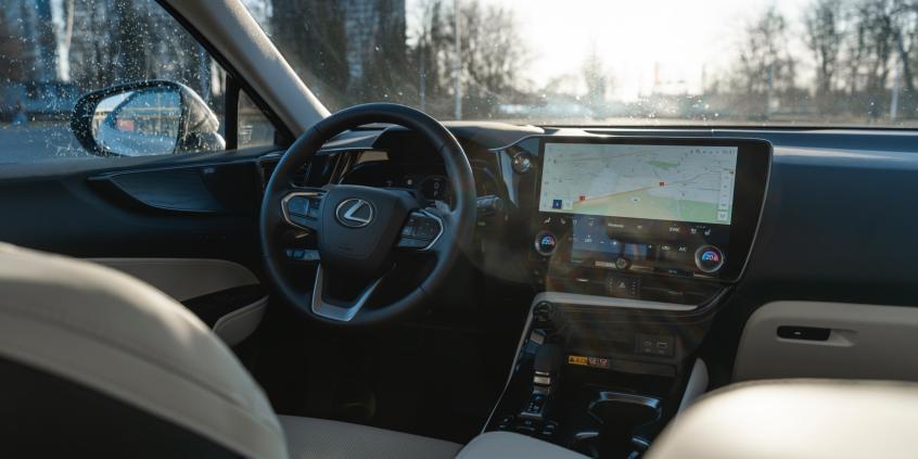Lexus NX 450h+ E-FOUR Omotenashi nie pozwala sobie na słabości. W końcu znalazłem samochód dla siebie