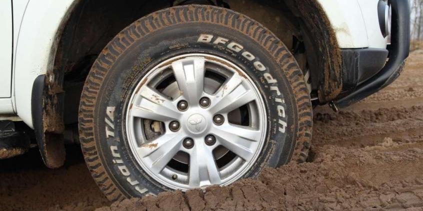 Mitsubishi L200 Storm - sprzęt użytkowo-rekreacyjny