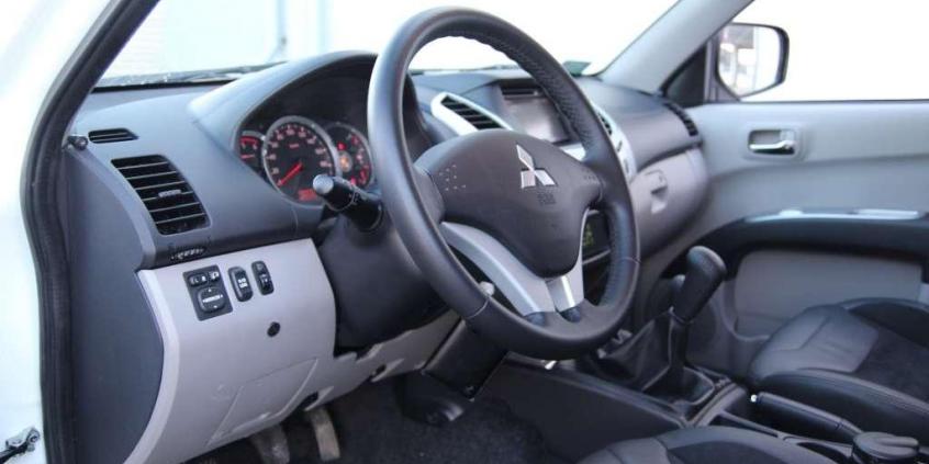 Mitsubishi L200 Storm - sprzęt użytkowo-rekreacyjny