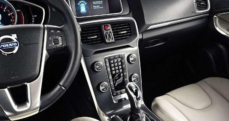 Stonowana rewolucja po szwedzku - Volvo V40