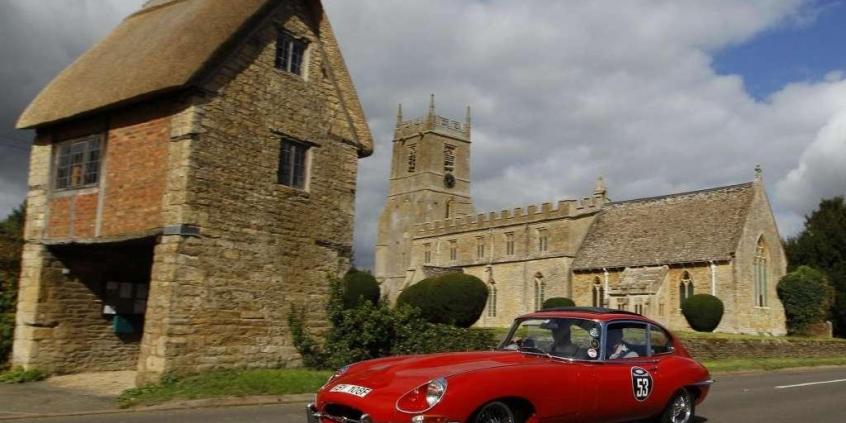 Jaguar E-type - Półwiecze ikony